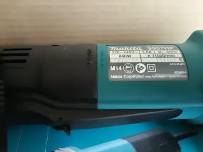 Esmeriladora angular Makita 9557HPG 115mm - miniatura 2