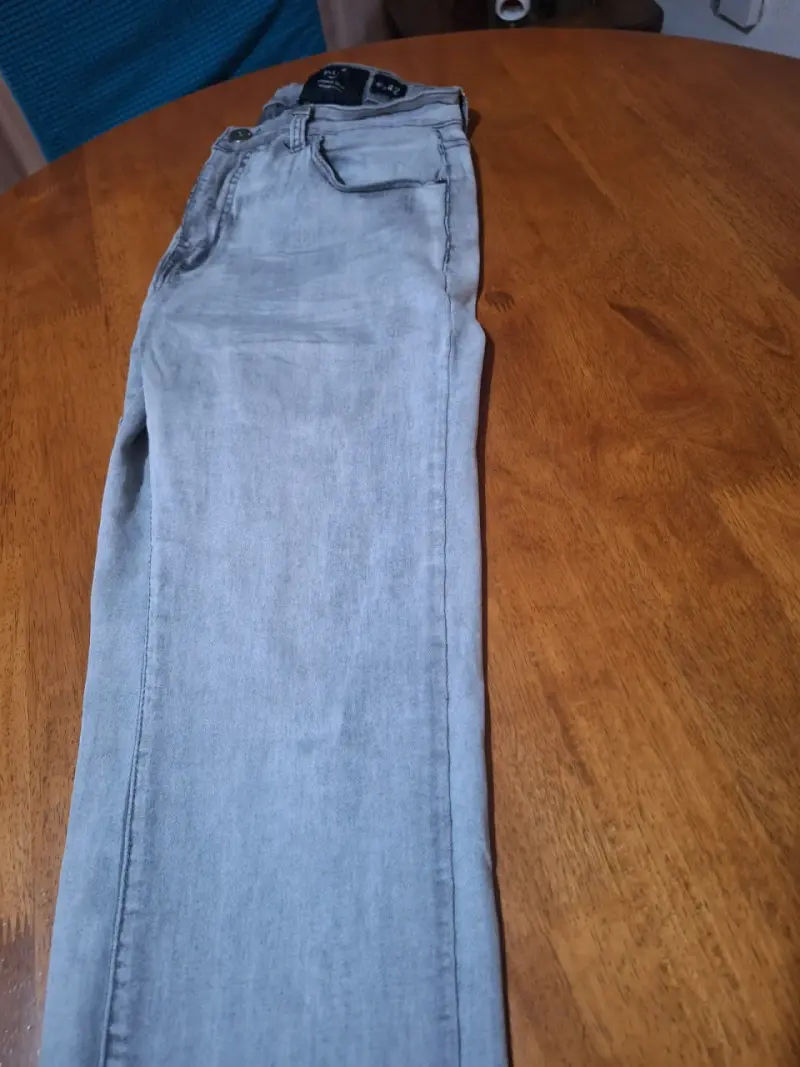 Jeans grises para hombre en buen estado - 2