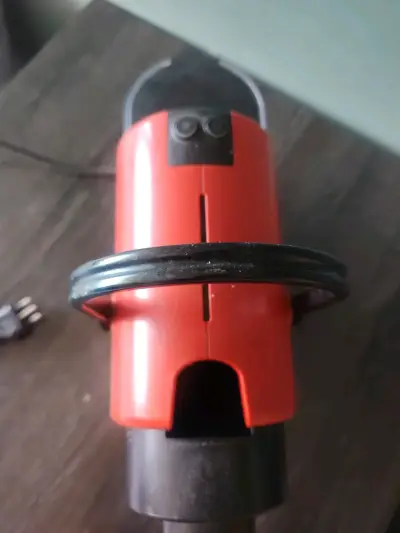 Cafetera Nespresso roja compacta - miniatura 1