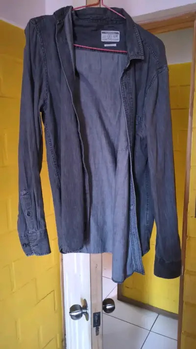 Camisa de mezclilla gris para hombre - miniatura 1
