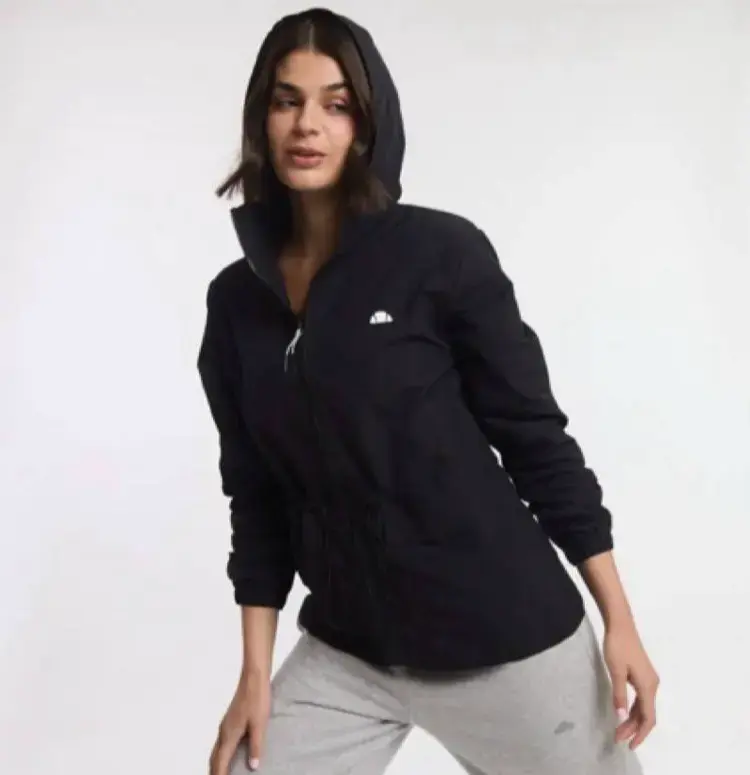 Chaqueta Negra Ellesse Yasna con Capucha