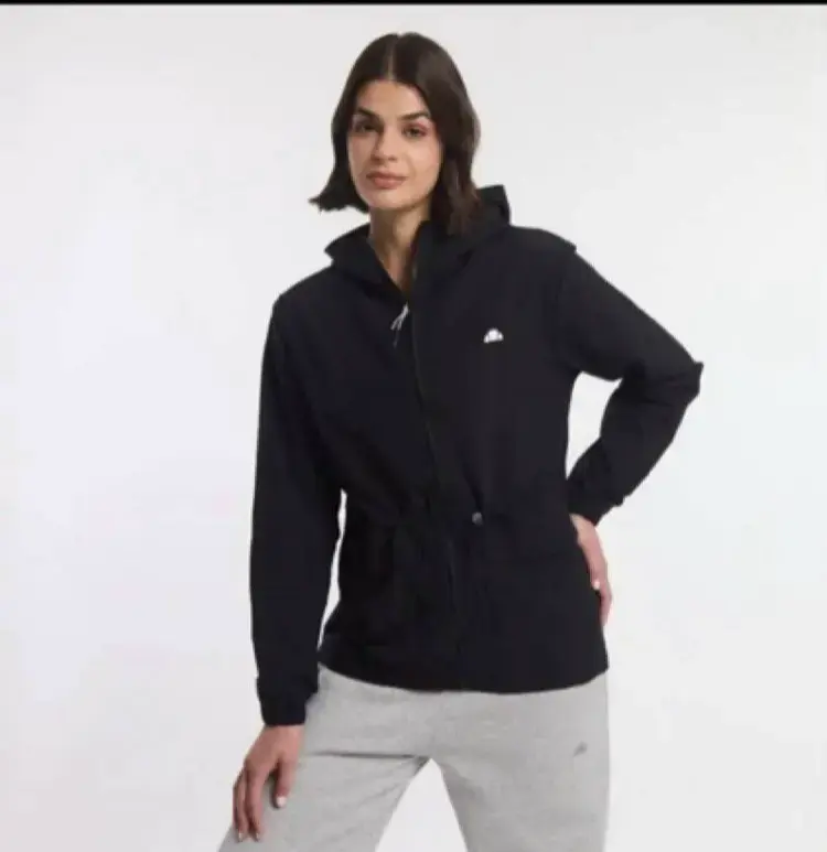 Chaqueta Negra Ellesse Yasna con Capucha - 2