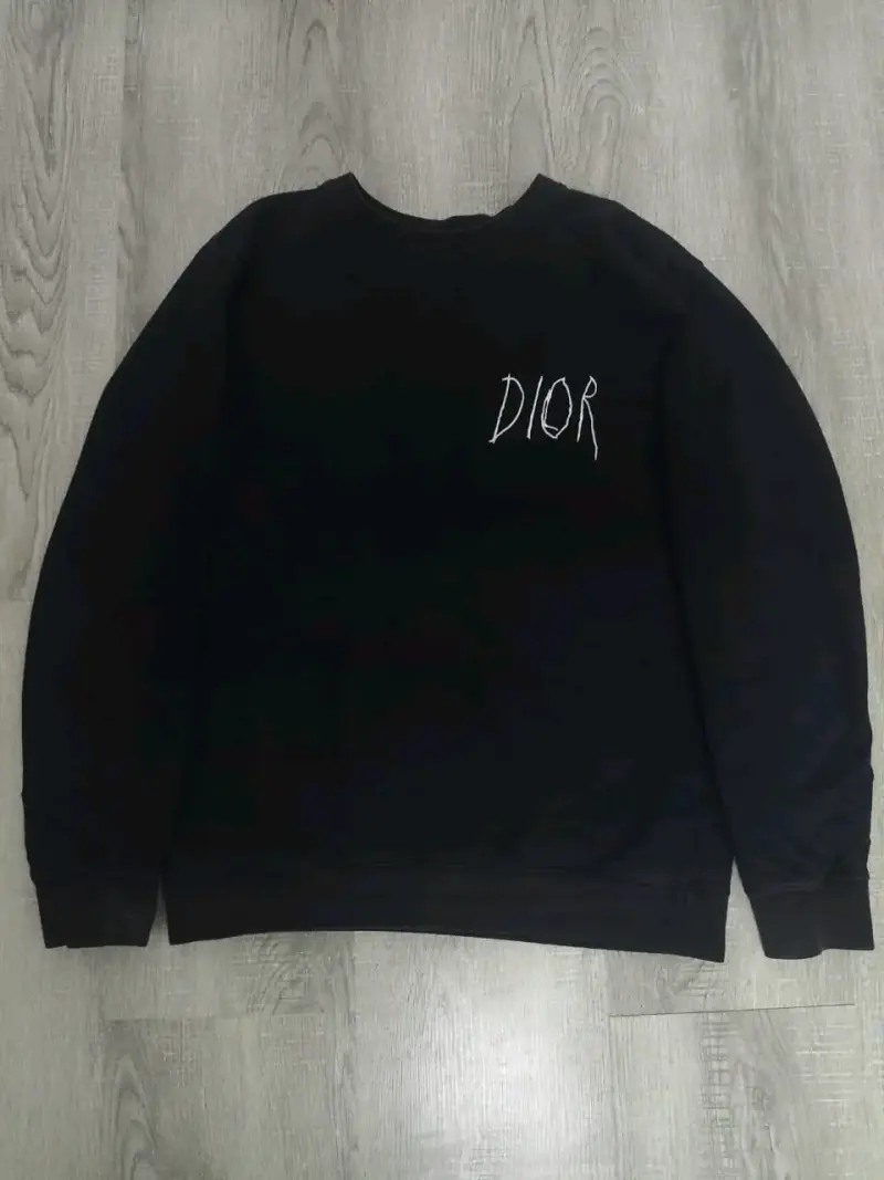 Polerón negro Dior con logo bordado