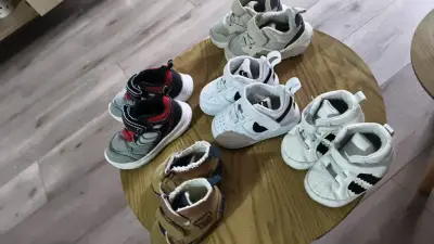 Lote de ropa y zapatos para bebé - miniatura 1