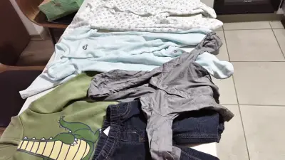 Lote de ropa y zapatos para bebé - miniatura 3
