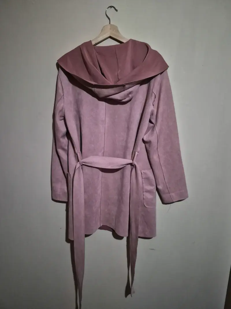 Abrigo de mujer con capucha color rosa - 2