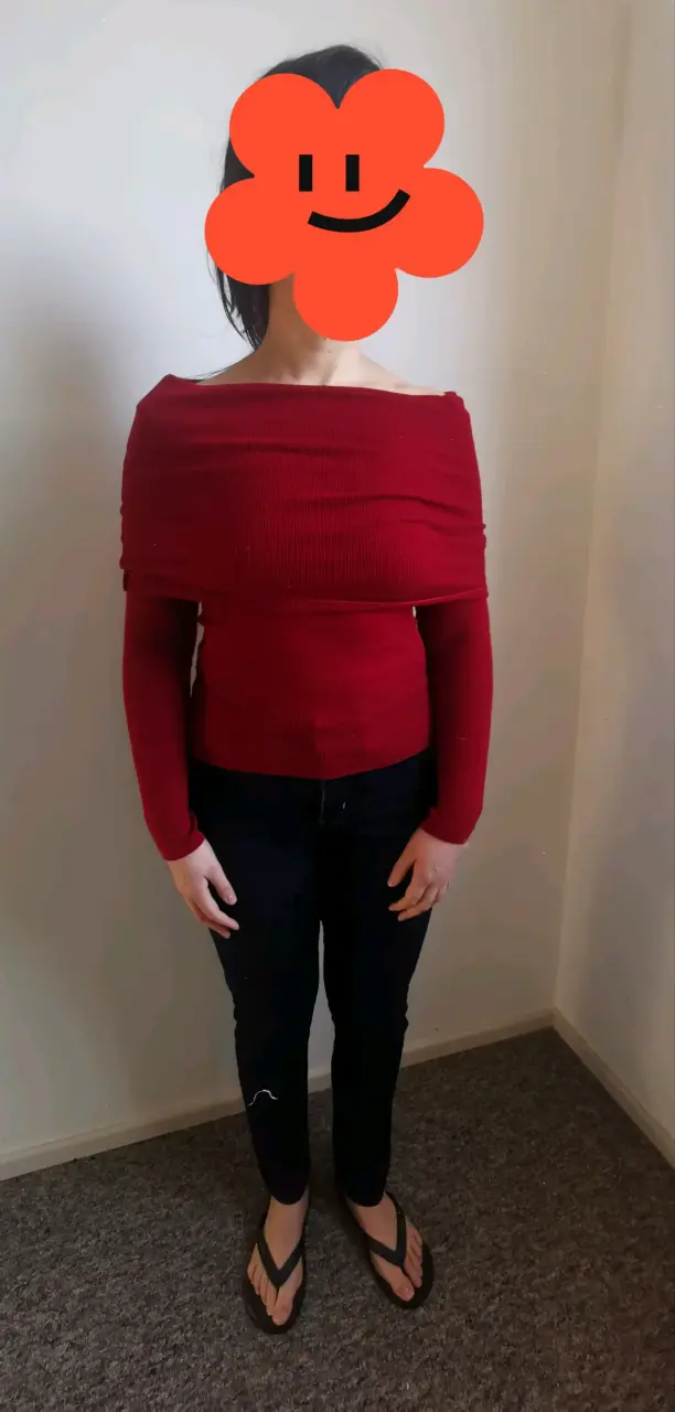 Suéter rojo de hombros descubiertos para mujer