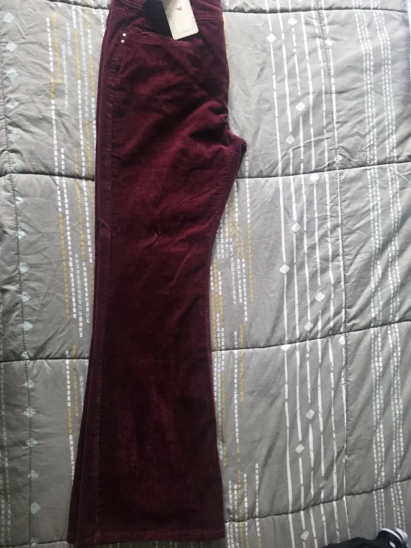 Pantalones de pana burdeos para mujer