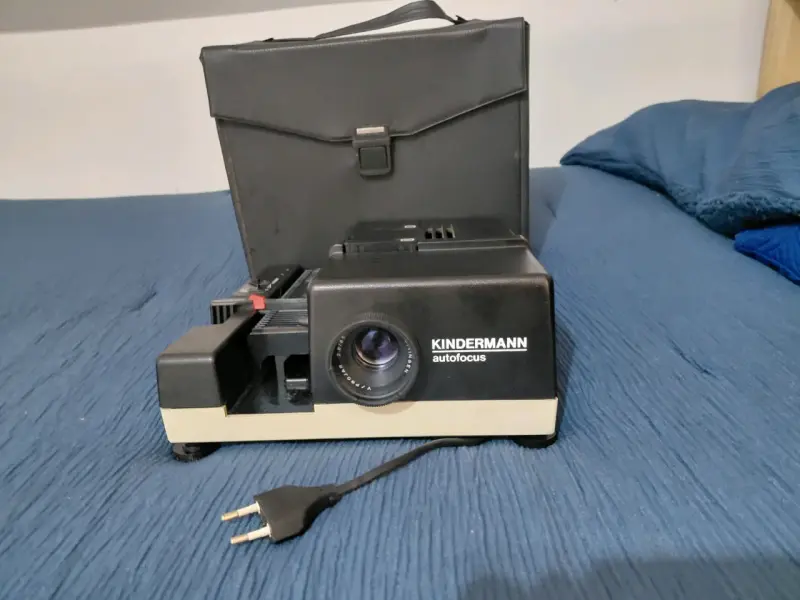 Proyector de diapositivas Kindermann Autofocus con estuche - 1