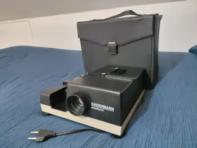 Proyector de diapositivas Kindermann Autofocus con estuche - miniatura 2