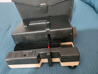 Proyector de diapositivas Kindermann Autofocus con estuche - miniatura 3