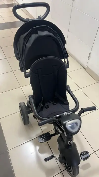 Triciclo para niños Bebesit negro con manillar - miniatura 1