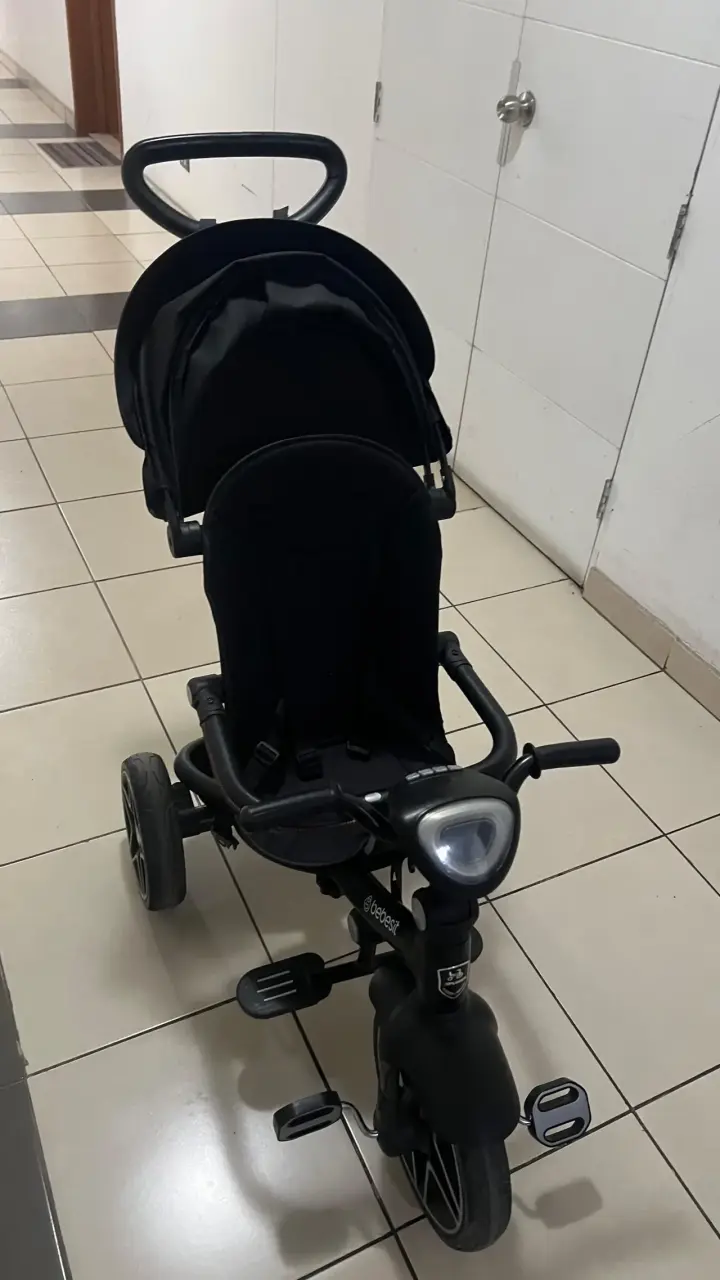 Triciclo para niños Bebesit negro con manillar - 2