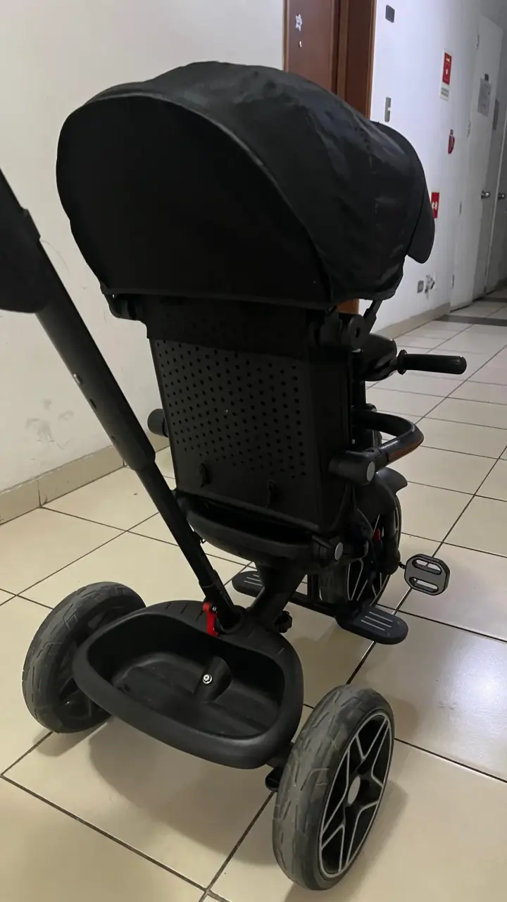 Triciclo para niños Bebesit negro con manillar - 3