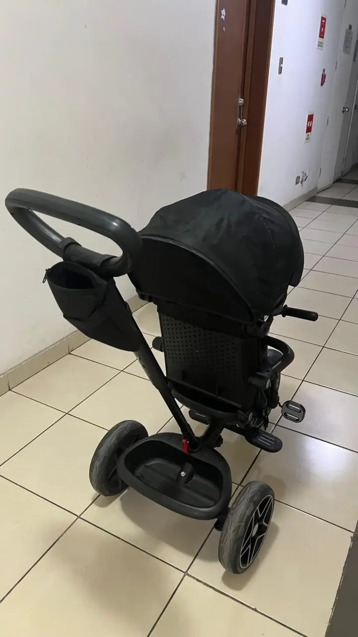 Triciclo para niños Bebesit negro con manillar - 4
