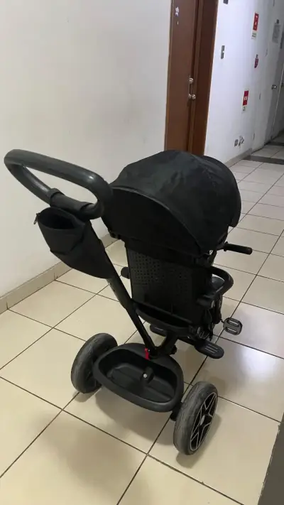 Triciclo para niños Bebesit negro con manillar - miniatura 4