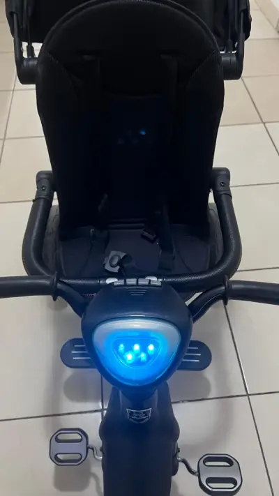 Triciclo para niños Bebesit negro con manillar - miniatura 6