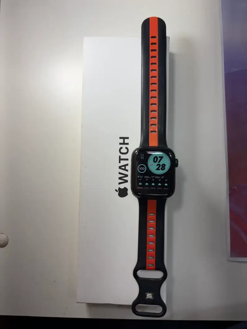 Apple Watch SE 44mm con Correa Deportiva - 1