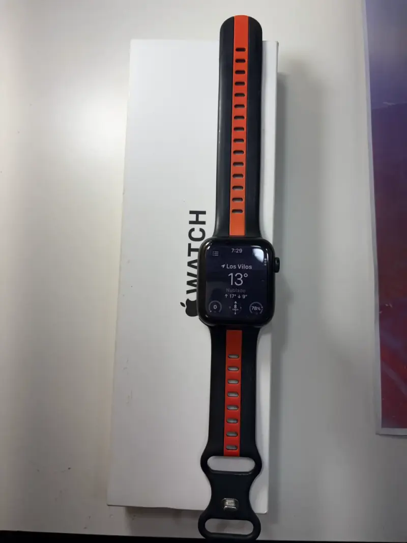 Apple Watch SE 44mm con Correa Deportiva - 2
