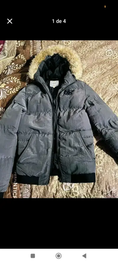 Chaqueta gris con capucha de piel sintética para hombre - miniatura 1