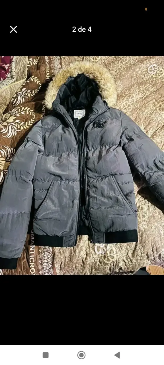 Chaqueta gris con capucha de piel sintética para hombre - 2
