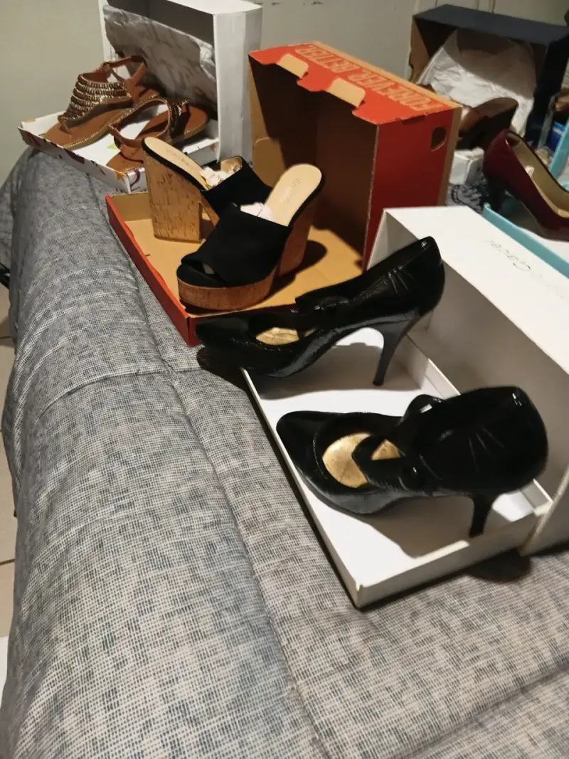 Lote de zapatos y botas para mujer en varios estilos - 2