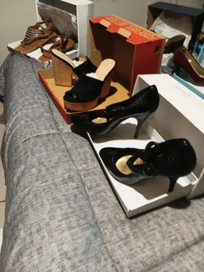 Lote de zapatos y botas para mujer en varios estilos - miniatura 2