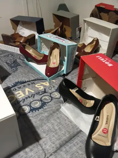 Lote de zapatos y botas para mujer en varios estilos - miniatura 3