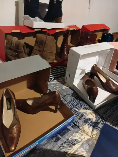Lote de zapatos y botas para mujer en varios estilos - miniatura 4