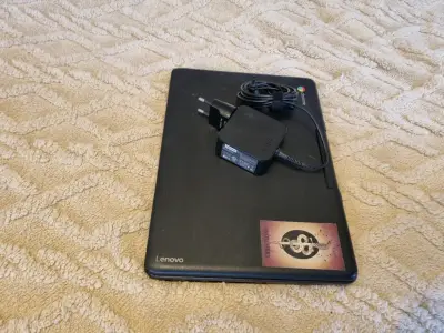 Chromebook Lenovo con cargador - miniatura 2