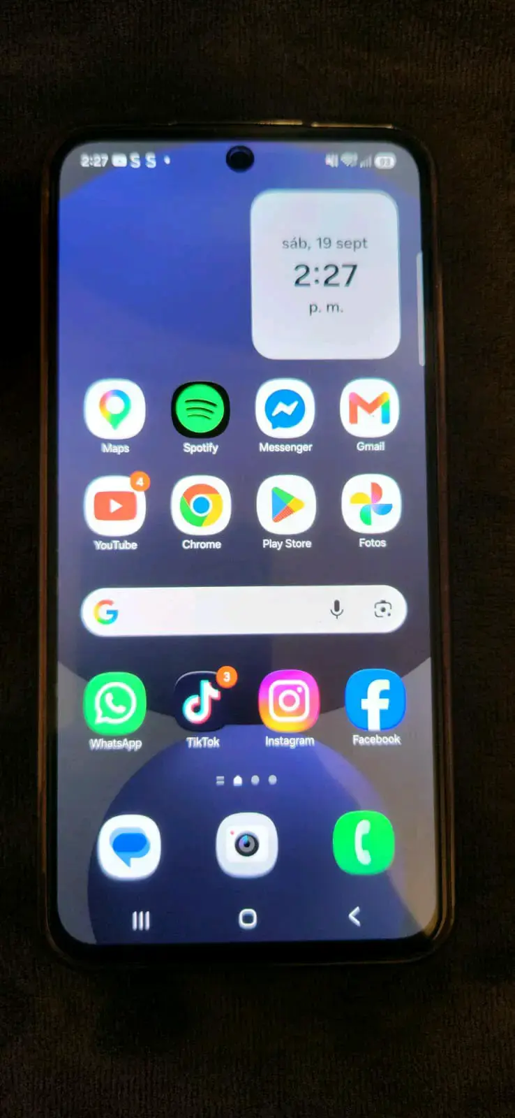Samsung GalaS24FE con funda protectora y cargador - 2