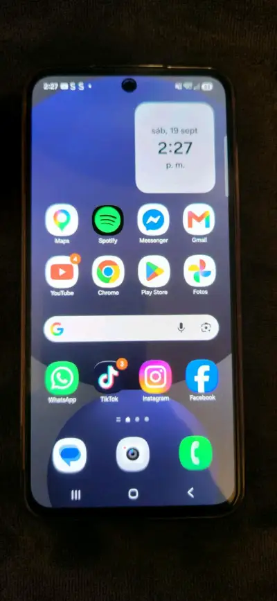 Samsung GalaS24FE con funda protectora y cargador - miniatura 2