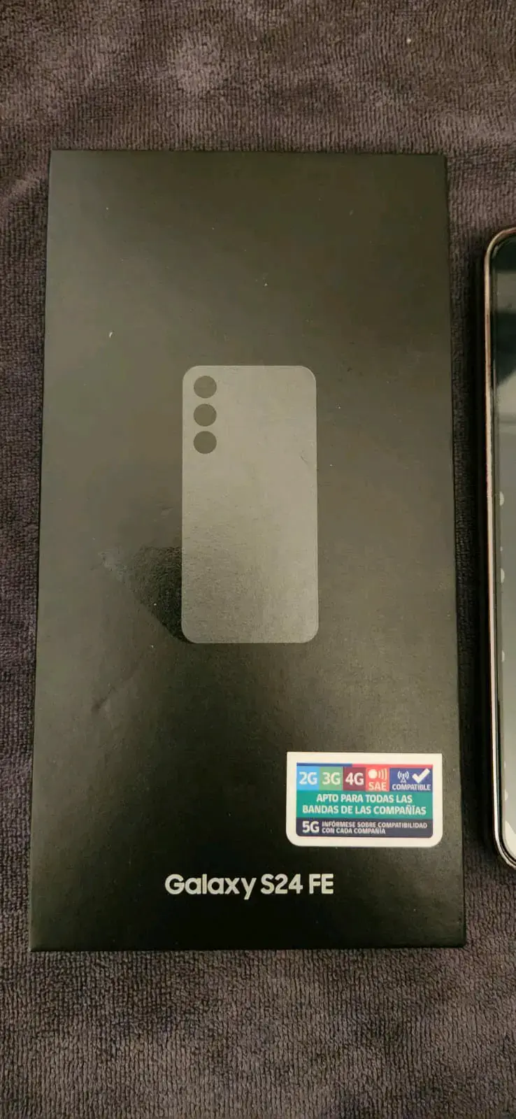 Samsung GalaS24FE con funda protectora y cargador - 3