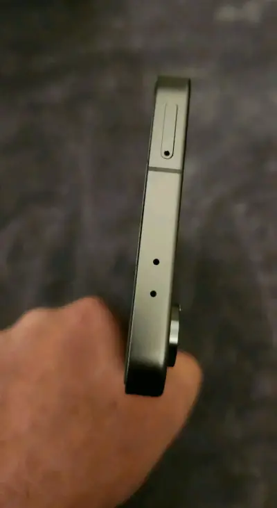 Samsung GalaS24FE con funda protectora y cargador - miniatura 4