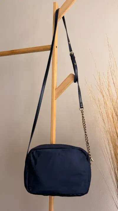 Cartera cruzada azul Bimba y Lola con cadena - miniatura 3