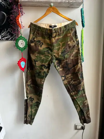 Pantalones cargo camuflados Vans para hombre - miniatura 1
