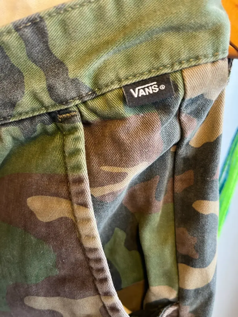 Pantalones cargo camuflados Vans para hombre - 4