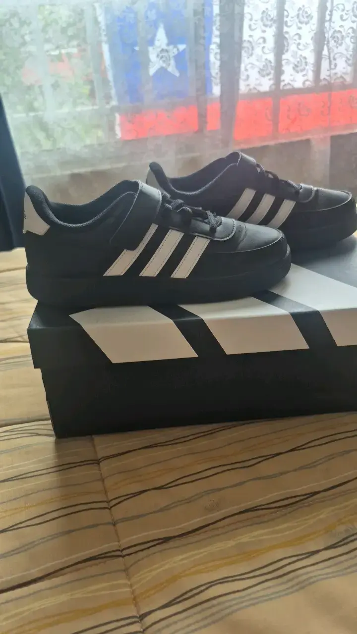 Zapatillas negras Adidas para niños con velcro - 3