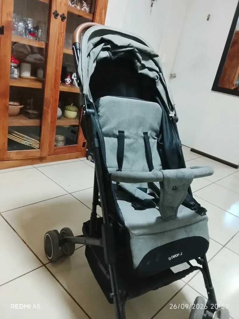 Coche de paseo plegable gris marca Geoby - 6