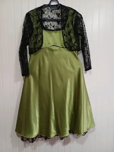 Vestido de fiesta coral con detalles bordados - miniatura 3