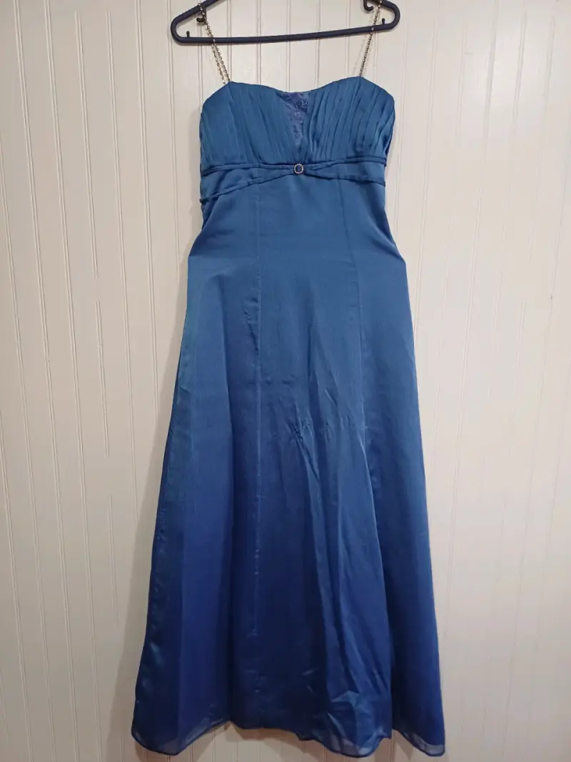 Vestido de fiesta coral con detalles bordados - 4