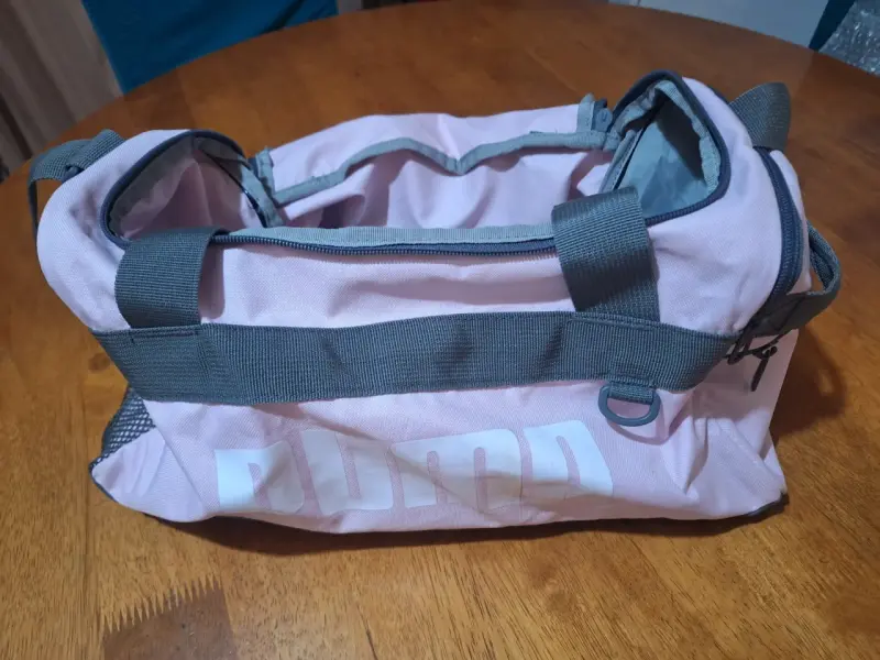 Bolso deportivo rosa Puma con correas ajustables - 2