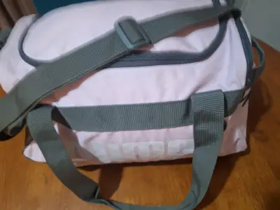 Bolso deportivo rosa Puma con correas ajustables - miniatura 4
