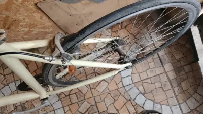 Bicicleta urbana de marco ligero color crema - miniatura 2