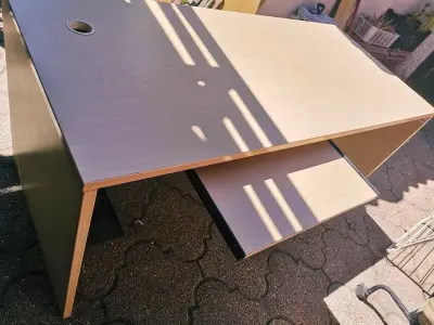 Escritorio con bandeja deslizable - miniatura 1