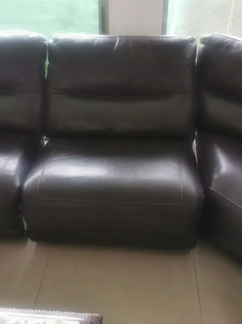 Sofá seccional de cuero negro en buen estado - 4
