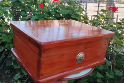 Caja de madera decorativa con tapa abatible - miniatura 3