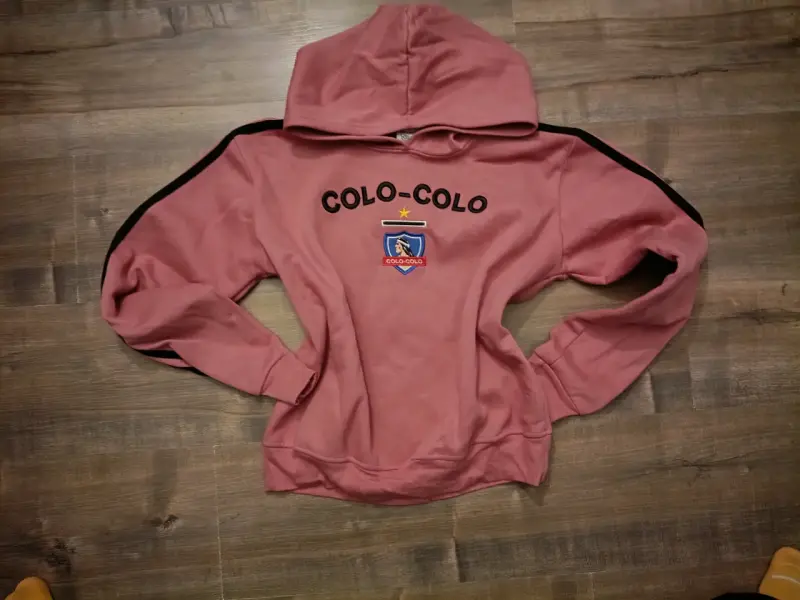 Polerón rosado Colo-Colo con capucha - 5