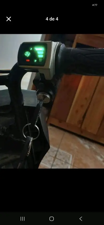 Scooter eléctrico con luces LED y asiento - miniatura 3