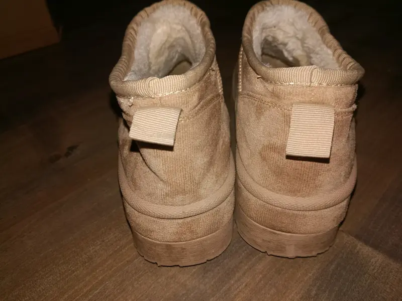 Botines de gamuza beige con forro interior - 1